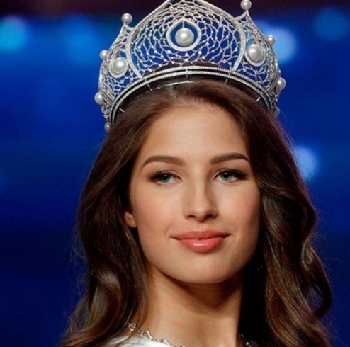 صورة تفضح ملكة جمال روسية وتجردها من اللقب 1 1 3 23