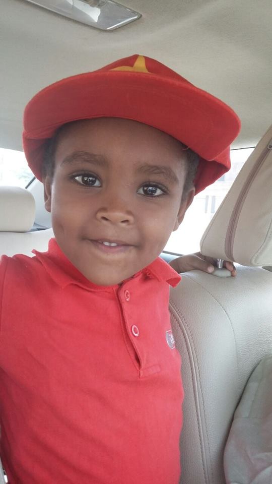 بالصورة.. أصغر مشجع في المريخ يدعم خزينة النادي بمبلغ 100 جنيه 1 12670663 10154079473564666 4041320382370639327 n