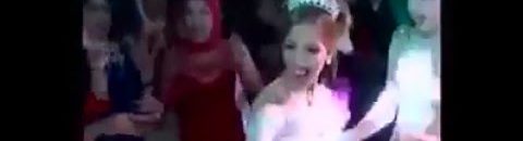 شاهد بالفيديو.. «وصلة رقص» لعروس بالمطواة أعلى حصان 10 12769364