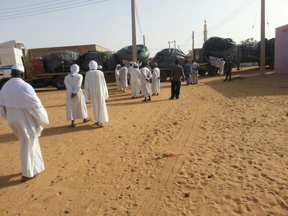 بالصور..أبناء منطقة "تنقسي" بالخارج يدعمون بلدتهم بأنابيب الري الأخضر بتكلفة بلغت 300 مليون..والأهالي يستقبلون الدعم بمسيرات من الفرح 2 أبناء منطقة "تنقسي" بالخارج يدعمون بلدتهم بأنابيب الري الأخضر بتكلفة بلغت 300 مليون