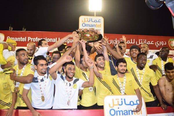 بالصور.. السودانيون أينما ذهبوا وضعوا بصمتهم..اللاعب السوداني سامي الأمين يساعد فريقه العماني على تحقيق بطولة الدوري 2 اللاعب السوداني سامي الأمين يساعد فريقه العماني على تحقيق بطولة الدوري