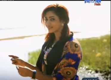 بالصور والفيديو.. فتاة "شهادة عربية" تثير التساؤلات داخل صفحات مواقع التواصل الاجتماعي السودانية بسبب رقصاتها 1 Capture00000000