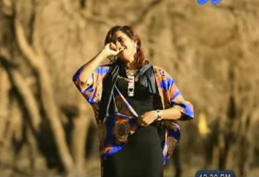 فتاة "شهادة عربية" تثير التساؤلات داخل صفحات مواقع التواصل الاجتماعي السودانية بسبب رقصاتها 