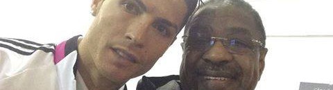 بالصور.. رئيس الإتحاد السوداني لكرة القدم يتسابق كالمشجعين لالتقاط صور مع رونالدو وبنزيمة ويتجاهل لاعبي منتخبه 11 jafar