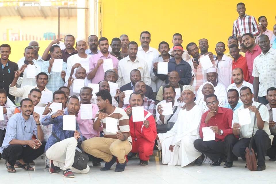 بالصور..جماهير المريخ تضرب مثالاً في التضحية والوفاء وتدعم ناديها بـ"450" مليون والبعض يدفع بالدولار "الحار" 1 mmmmm