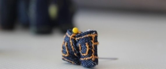 45 جيلاً توارثوه حتى الآن.. هل يكون الجينز موضةً إلى الأبد؟ 1 أصغر بنطال جينز