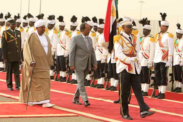 البشير يتوجه لأديس ابابا لتكريمه من قبل المبادرة الأفريقية للعزة والكرامة 1 البشير الصومال