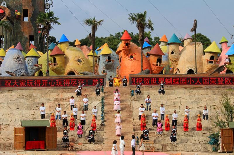 10 فنون تشتهر بها الصين .. مهرجان الأشباح وأقدم أدب في العالم 1 امبراطوية الاقزام في الصين