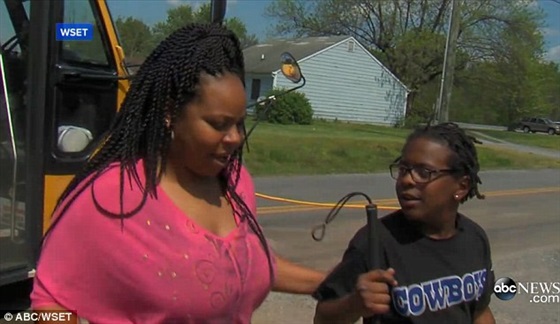 شاهد بالفيديو والصور .. رد فعل صبي أعمى يرى والدته للمرة الأولى 3 رد فعل صبي أعمى يرى والدته للمرة الأولى2