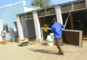 بالصور .. سواعد طلابية تعمرّ منزل والي شرق دارفور الذي تعرض إلى حريق ! 4 سواعد طلابية تعمرّ منزل والي شرق دارفور الذي تعرض إلى حريق