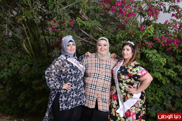 شاهد بالفيديو .. لبنانية تكسر قواعد عارضات الأزياء بوزنها الزائد 1 ملكة جمال البكبوزات