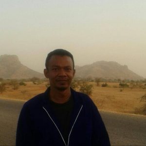 بالصورة.. تفاصيل اقتحام مواطن لجريدة وتسديد ثلاث طعنات لصحفي 2 نوح جار النبي