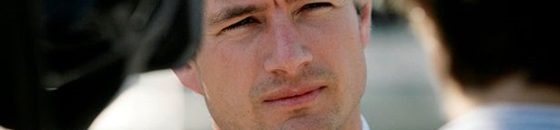 الشرطي الأكثر وسامة يثير إعجاب نساء بريطانيا