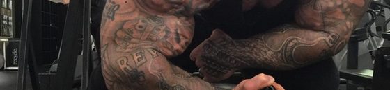 بالصور .. رجل يسعى لحصد لقب سيد الكون 10 مصارع