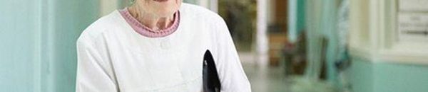 طبيب مستمر في علاج مرضاه وهو على مشارف الـ100عام 10 1 695