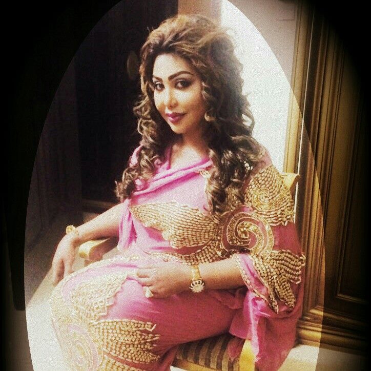 بالصور.. خبيرة التجميل السودانية سوسن الخفجي تخطف الأضواء من ابنتها الحسناء "لوشي"..وإليكم قصتها 2 خبيرة التجميل السودانية سوسن الخفجي تخطف الأضواء من ابنتها الحسناء "لوشي"..وإليكم قصتها