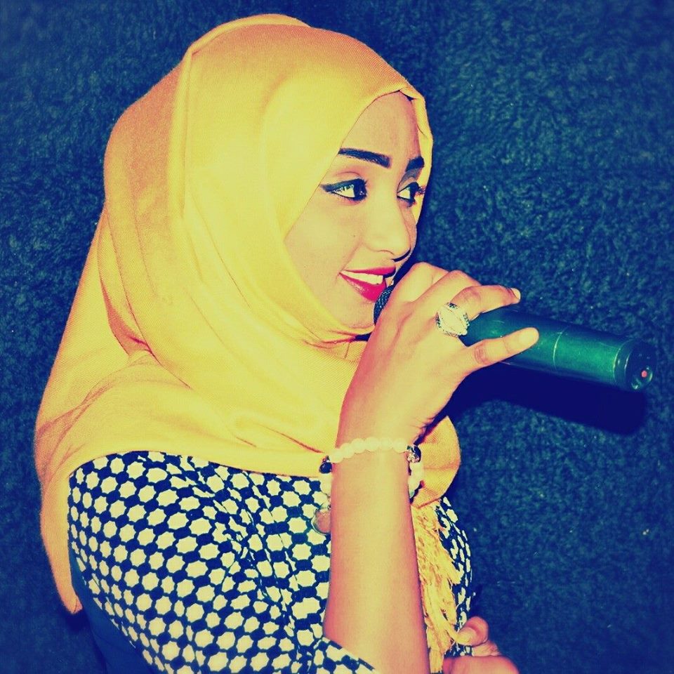 بالصور والفيديو.. السودانية نضال النعيم تكتسح 200 من مواطناتها وتفوز بلقب "الملكة"..وتهدد عرش نساء العرب 3 السودانية نضال النعيم تكتسح 200 من مواطناتها..تهدد عرش نساء العرب وتطلب من الجميع التصويت لها