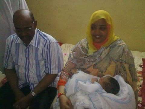 ما هي حقيقة استقبال الرئيس السوداني البشير لطفله الأول؟