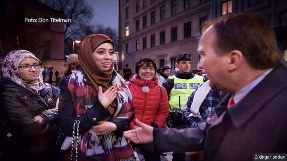 الداعية الإسلامي ” د. الكودة ” ينتقد فتاة مسلمة رفضت ” مصافحة “رئيس وزراء السويد !! 1 13177945 1021389867945690 5672343961164446715 n