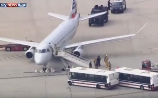 لوحة تسقط من طائرة وتحطم سيارة 1 14 58