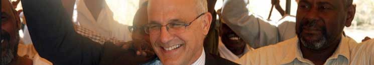 صلاح الدين مصطفى .. السودان: سفير بريطانيا يرمم مدرسة عمل بها قبل 32 عاماً 10 27qpt959