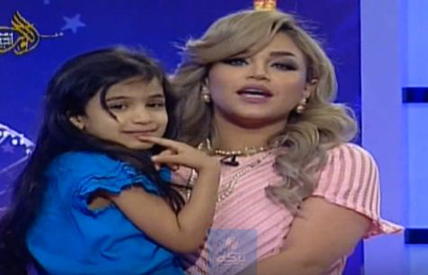 بالفيديو: الإعلامية الكويتية نهى نبيل تفاجأ بابنتها في أولى حلقات برنامجها الجديد 1 300 25