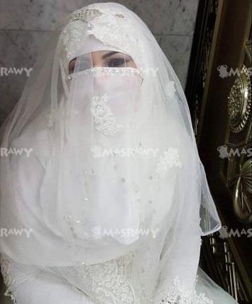 بالصور: كشف ملابسات واقعة ”عروس الحرم” ومنعها من دخول المسجد الحرام 2 العروس هي دكتورة مصرية تدعى ابتسام الفرجاني