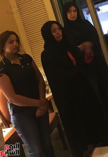 بعد الكليب الإباحي .. “إلى العالمية وما بعدها!” صحف بريطانية وأميركية وفرنسية وروسية تدافع عن مغنية “عندي ظروف” 1 5201630195945964المتهمات 1