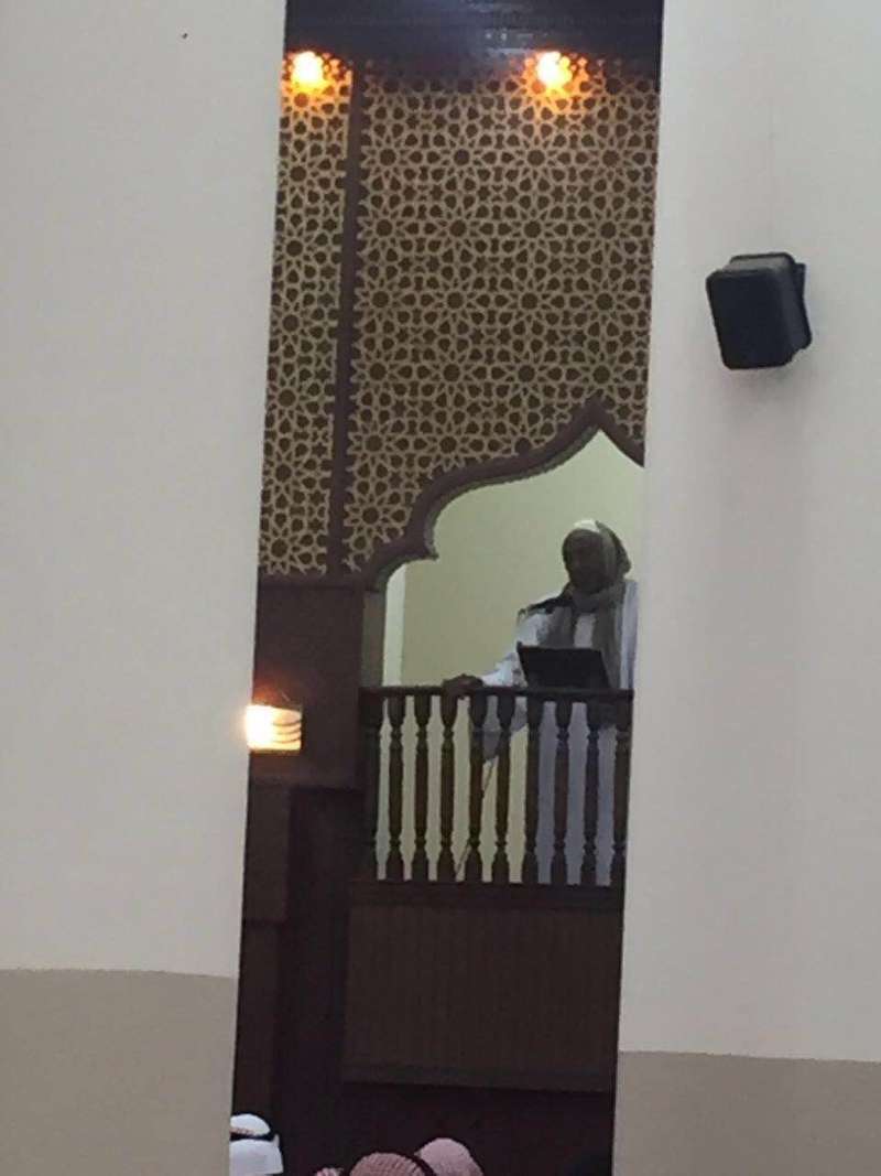 بالصور :حدث في السعودية .. غاب الخطيب عن الجمعة فاعتلى "سوداني" المنبر 2 سوداني يؤم المصلين في السعودية بصلاة الجمعة بعدما غاب خطيب المسجد