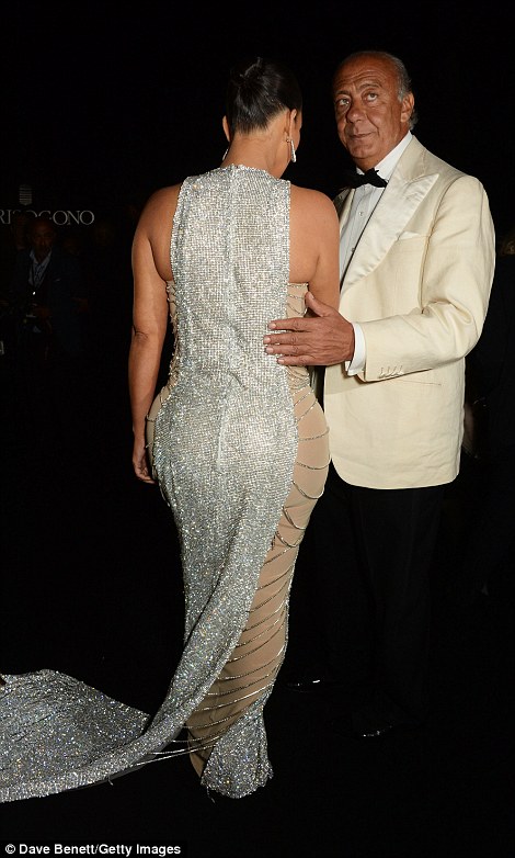 بالصور.. كيم كارداشيان تظهر بدون زوجها في حفل «مجوهرات كان» 5 837