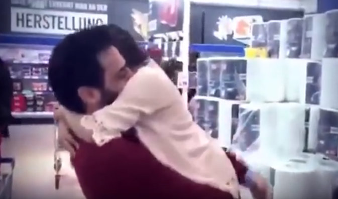 أب سوري يلتقي ابنته بعد غياب خمس سنوات 1