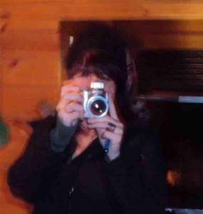 بالصورة.. لحظة ظهور "عفريت" خلف امرأة عند التقاط "سيلفي" 2 شبح2