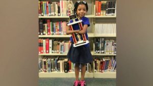 طفلة بدون كفين تفوز بمسابقة للكتابة1