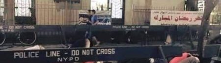 ثلاث محجبات ينتصرن على شرطة نيويورك 10 شرطة نيويورك تحمي المصلين أثناء أداء صلاة التراويح بالشارع1