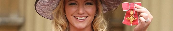 صاحبة دار أزياء حملت طفلا بذراعيها فاكتشفت أنه متزوج1