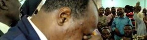 كبير قساوسة الطائفة الإنجيلية بالبلاد يعتنق الإسلام ويجهش بالبكاء 10 عمر جابر