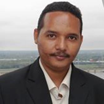 الصحفي السوداني محمد عبدالعزيز