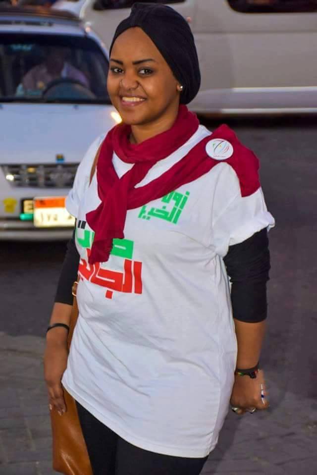 شاهد بالصور.. الكرم السوداني يعبر خارج الحدود.. سودانيون من الجنسين يجهزون وجبات إفطار للصائمين بشوارع القاهرة 2 الكرم السوداني يعبر خارج الوطن.. سودانيون من الجنسين يفطرون الصائمون بالقاهرة وإشادات مصرية واسعة بالخطوة الكريمة