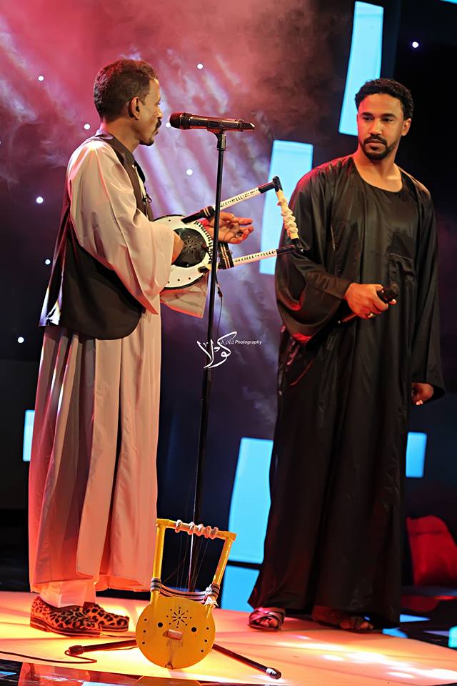 بالفيديو.. أغاني وأغاني 2016 الفنان أحمد الصادق يغني مع ود النصري بالطمبور "محتار فيهم" 1 13521919 1222101481134373 5677783399125848428 n