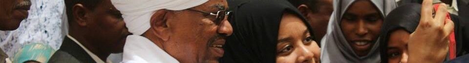 بالصور.. الطلاب المتفوقين بالسودان يعبرون عن سعادتهم "بسيلفي" مع الرئيس البشير 11 13557731 10206518035125669 2989027336014390041 n