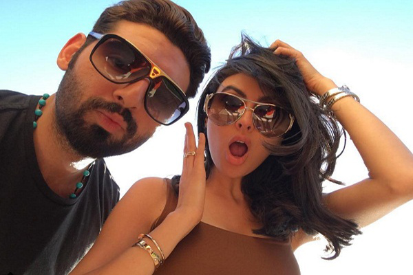 شاهد بالفيديو.. رد فعل فنانة نفذ زوجها مقلبا مرعبا بها 1 221365966323235666 4