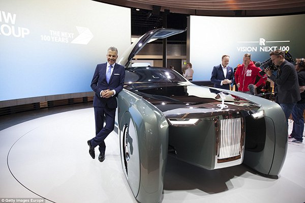 355DCCEA00000578 3644858 Chief executive of CEO of Rolls Royce Torsten Muller Otvos poses a 174 1466100264655
