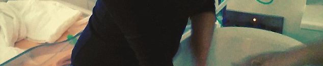 بالصور .. تعرفوا إلى "الطفل المعجزة" الذي ولد بعد 6 أشهر من الحمل! 13 35932D3600000578 3655509 The couple did not have anywhere to stay overnight to be with Le a 8 1466663063243 190335