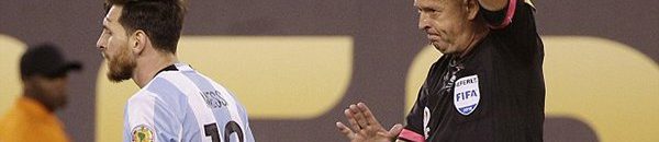 مدرب الأرجنتين يخرج عن صمته إزاء "سطوة ميسي" 10 35B48B0100000578 3661620 The Argentina talisman was booked by referee Heber Lopes followi a 44 1467004865775