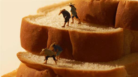 شاهد بالصور.. فنان يحول أشياء نستخدمها يوميا لمشاهد نابضة بالحياة 4 فنان يحول أشياء نستخدمها يوميا لمشاهد نابضة بالحياة3