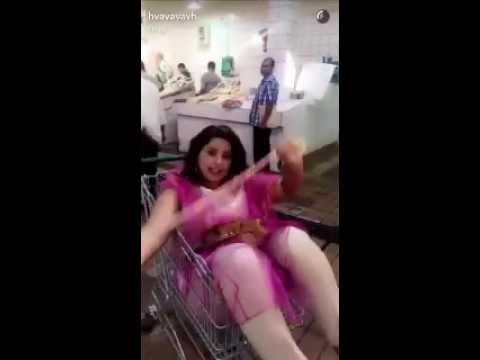 بالفيديو.. شاهد أفعال غريبة لـ”مذيعة كويتية” داخل مركز تجاري 1 hqdefault