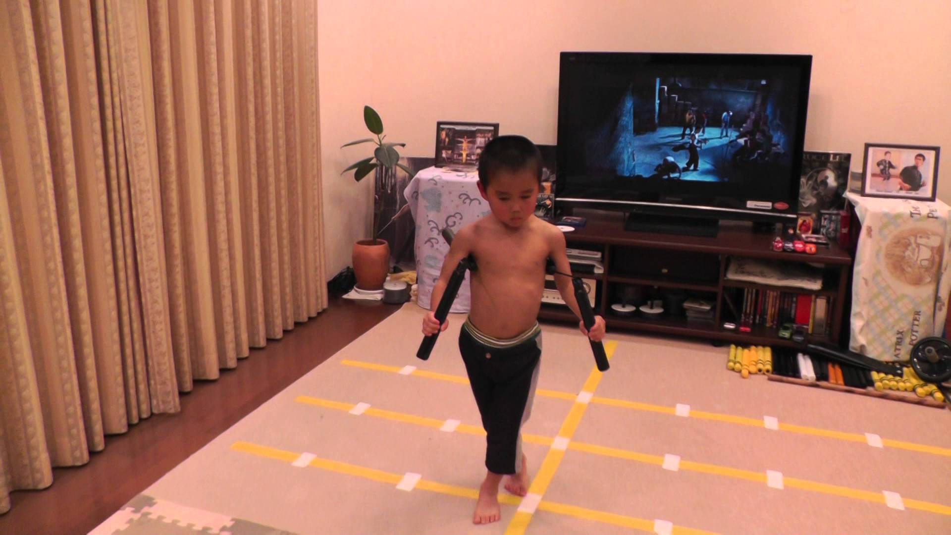 بالفيديو: هذا هو “بروس لي” الصغير .. المذهل في فنون القتال!! 1 بروس لي الصغير