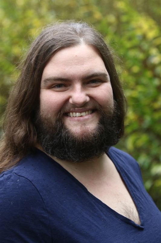 سيدة تتوقف عن حلق ذقنها بعد 26 عاما