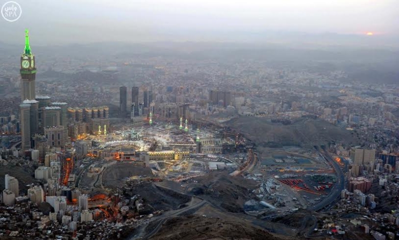 من مدينة "الجمال" إلى مكة "الجلال".. نجاح الحج بدرجة الكمال 1 شاهد.. لحظة غروب الشمس بالمسجد الحرام