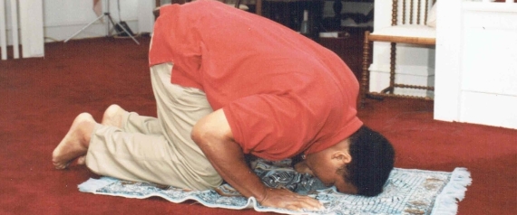 شاهد بالصور.. وزّع الكتب الإسلامية وخشي ألا يدخل الجنة.. اقرأ ما قاله الصديق المقرّب لمحمد علي حول أسطورة الملاكمة 1 محمد علي كلاي9